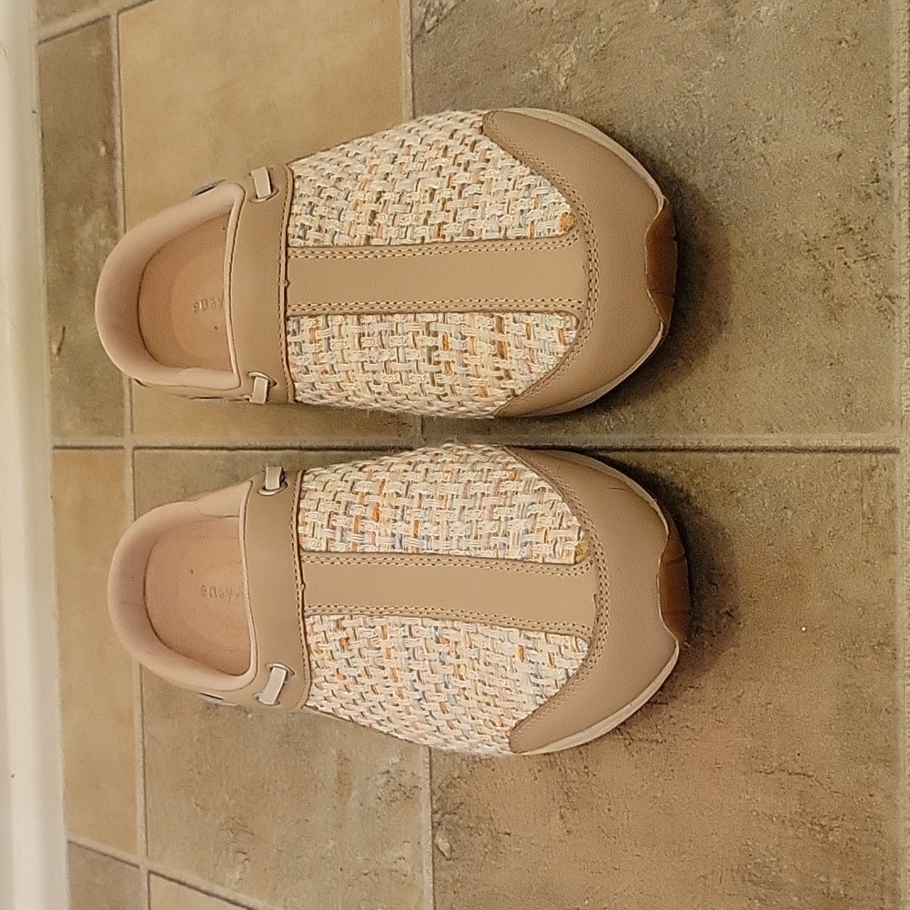 Beige Clogs 👞 - Picture 3 of 5